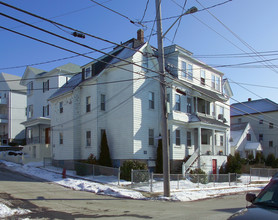 498 Whipple St in Fall River, MA - Foto de edificio - Building Photo