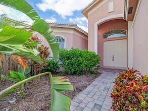 5518 Place Lake Dr in Fort Pierce, FL - Building Photo - Building Photo