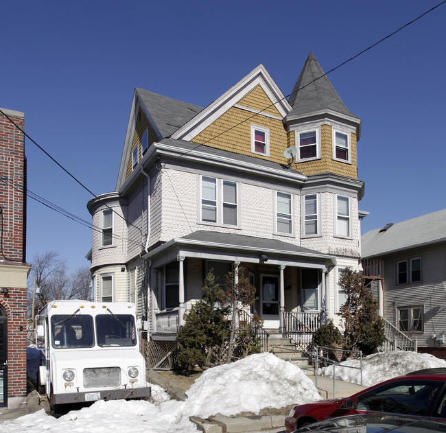 303-305 Washington Ave in Providence, RI - Building Photo - Building Photo