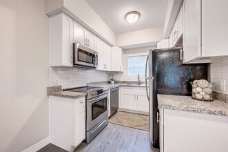 72 Burress St in Houston, TX - Building Photo - Building Photo