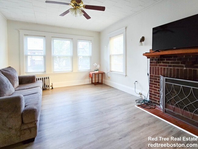 63 Pinckney St, Unit 1 in Somerville, MA - Foto de edificio - Building Photo