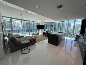 200 Biscayne Blvd Way in Miami, FL - Foto de edificio - Building Photo