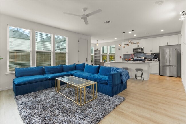 property at 5505 Oakmont Villas Dr