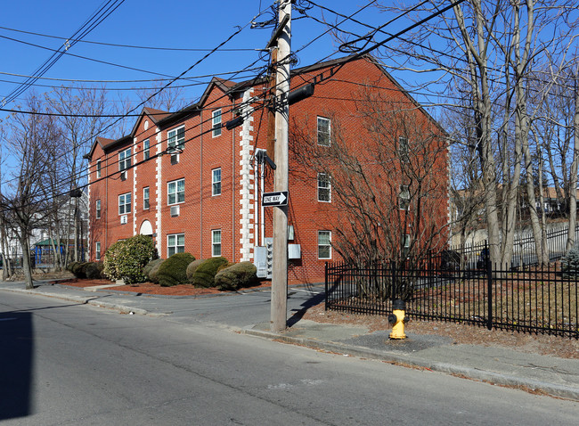 85-91 Charles St in Waltham, MA - Foto de edificio - Building Photo