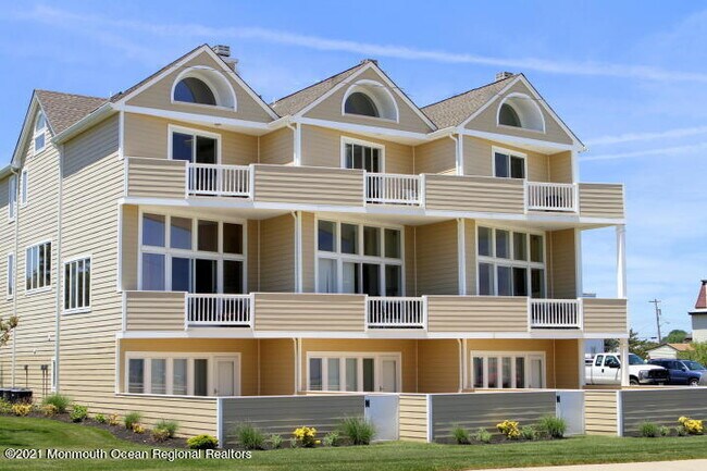 152 Ocean Blvd N in Long Branch, NJ - Building Photo - Building Photo