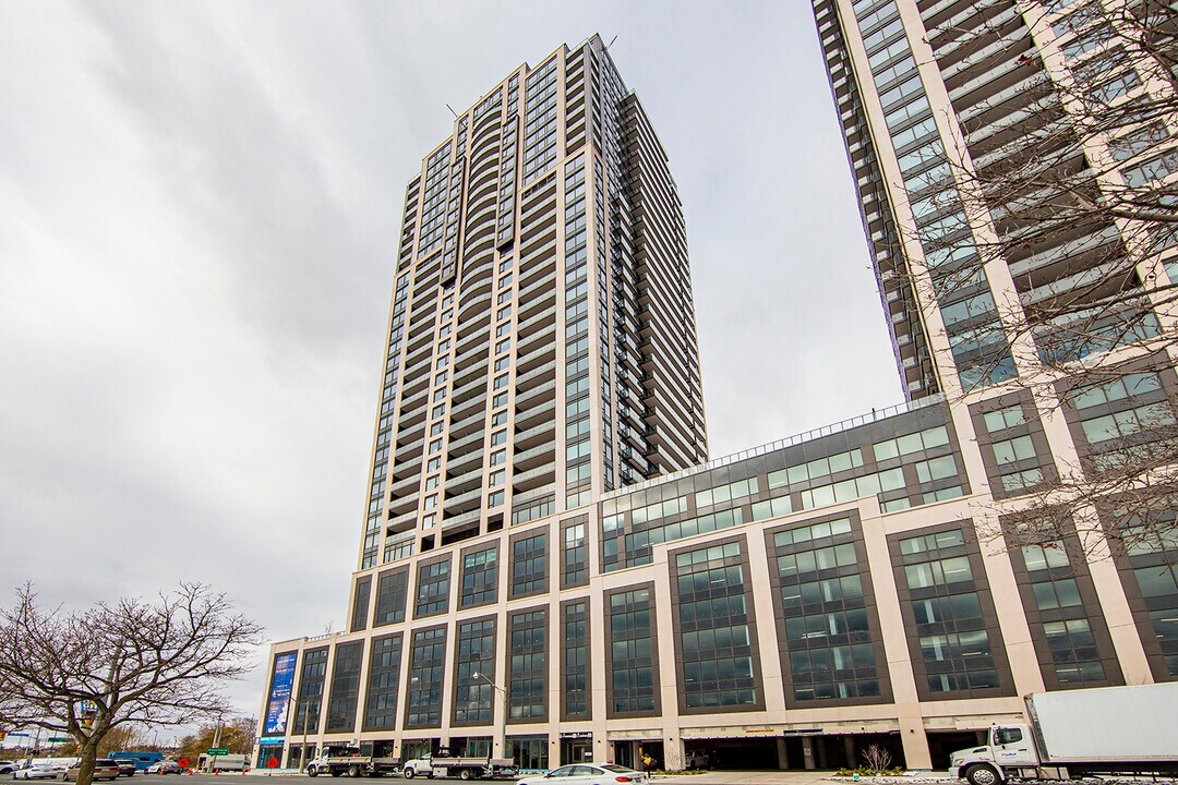 1928-1928 Lake Shore Blvd W in Toronto, ON - Building Photo