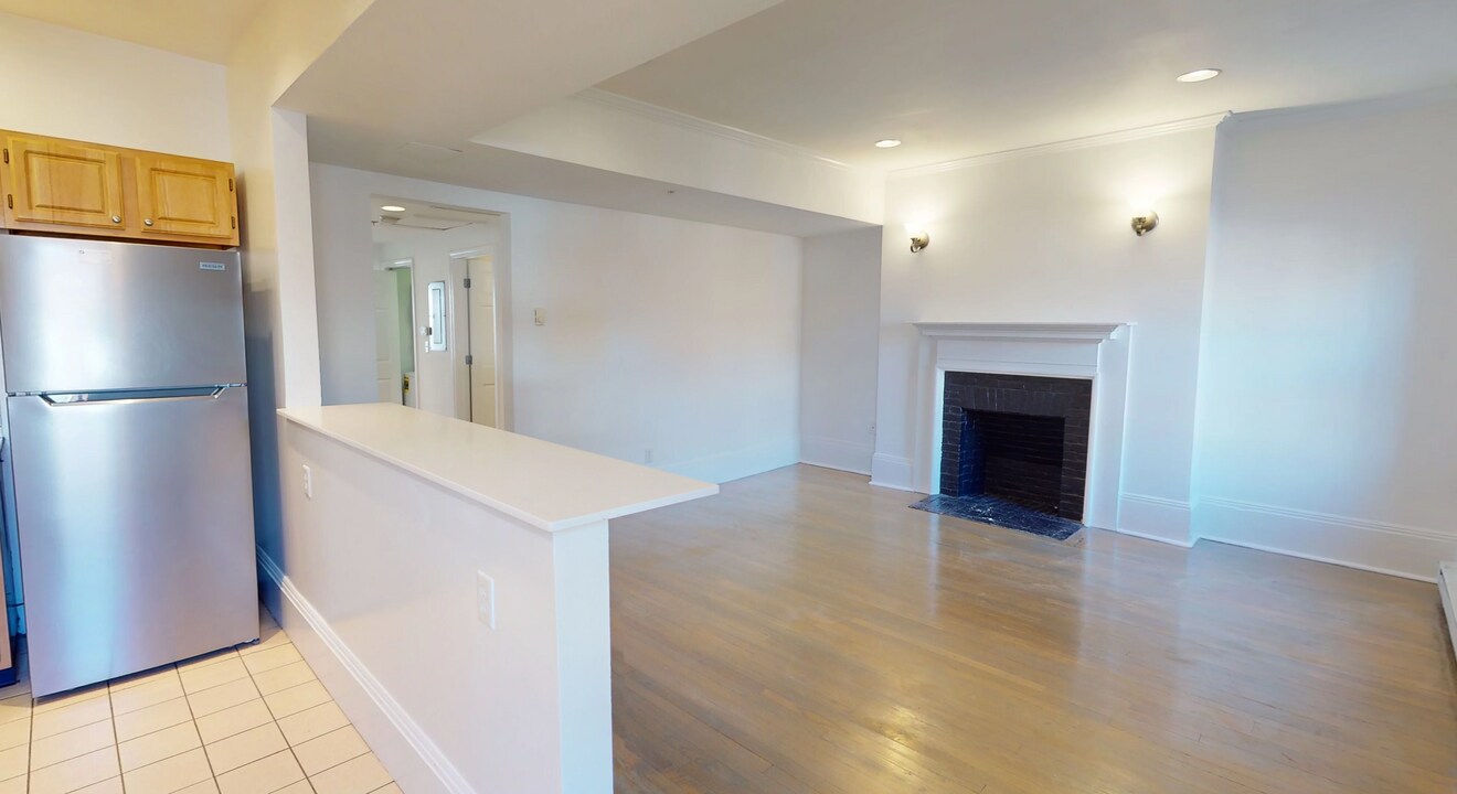 1400 Beacon St, Unit 3 in Brookline, MA - Building Photo