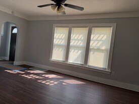 107 N Sanford St in Pontiac, MI - Building Photo