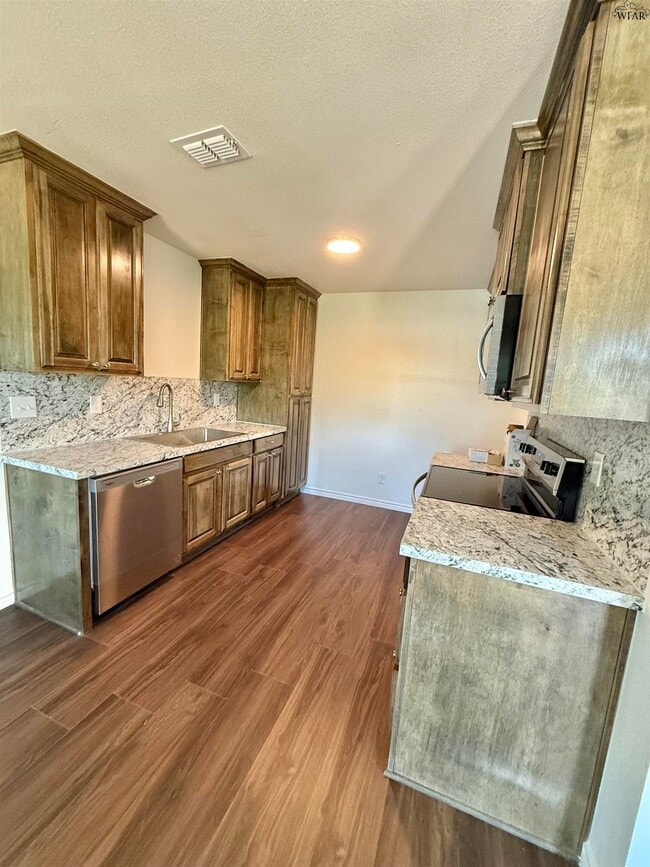 property at 1001 E Park Ave