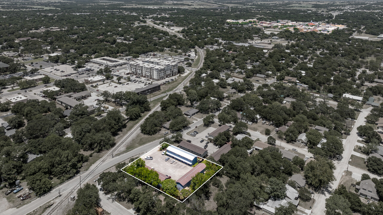 1280 W Long St in Stephenville, TX - Building Photo