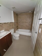 2620 S University Dr in Davie, FL - Building Photo - Building Photo