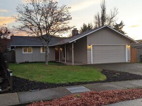 280 Lynnbrook Dr in Eugene, OR - Building Photo - Building Photo