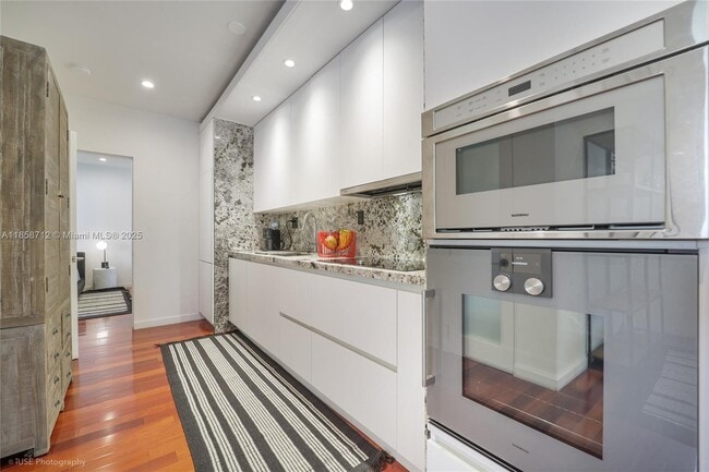 1057 15th St in Miami Beach, FL - Building Photo - Building Photo