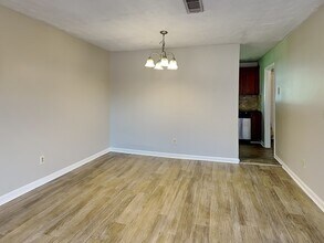 1749 Big Valley Way in Stone Mountain, GA - Foto de edificio - Building Photo