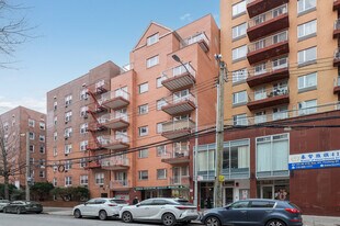 143-28 41st Ave in Flushing, NY - Building Photo