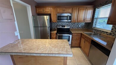 8500 Sunrise Lakes Blvd in Sunrise, FL - Building Photo - Building Photo