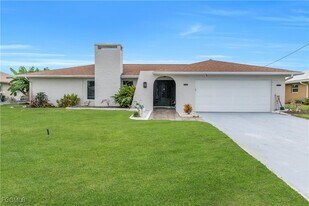 3746 SE 1st Pl in Cape Coral, FL - Building Photo