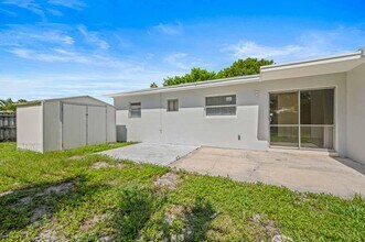 2213 2nd St SW in Vero Beach, FL - Building Photo - Building Photo