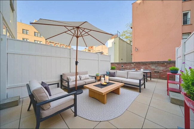 19 St Marks Pl in New York, NY - Foto de edificio - Building Photo