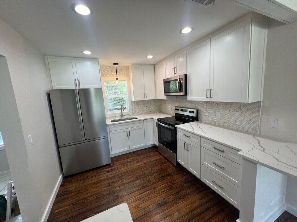 23009 Central Ave in Port Charlotte, FL - Building Photo