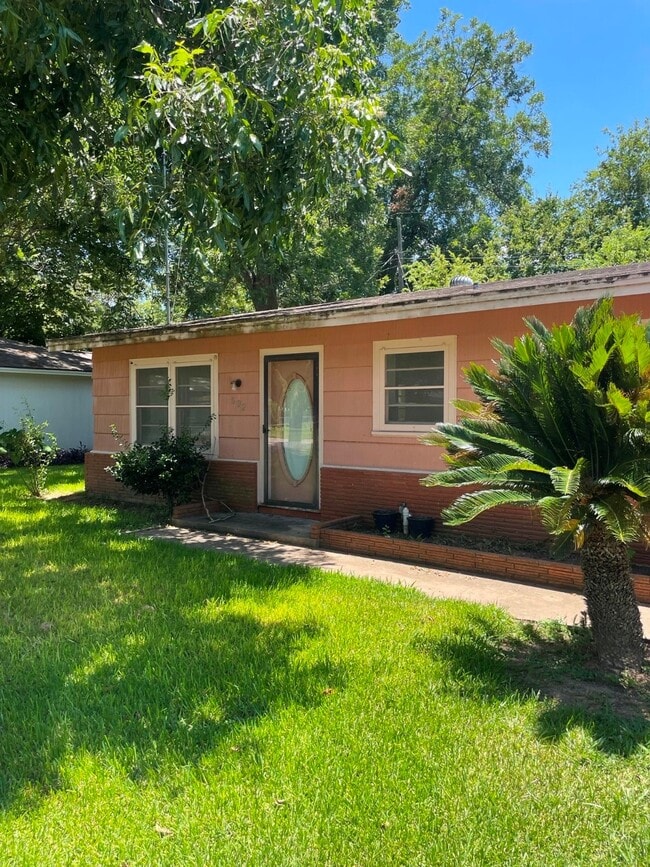 property at 502 Breezy Ln