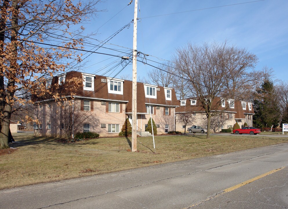 8250 Southern Blvd in Youngstown, OH - Building Photo