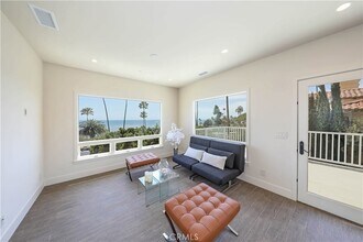 376 Cliff Dr in Laguna Beach, CA - Building Photo - Building Photo