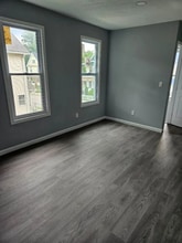 1002 E 76th St in Cleveland, OH - Foto de edificio - Building Photo