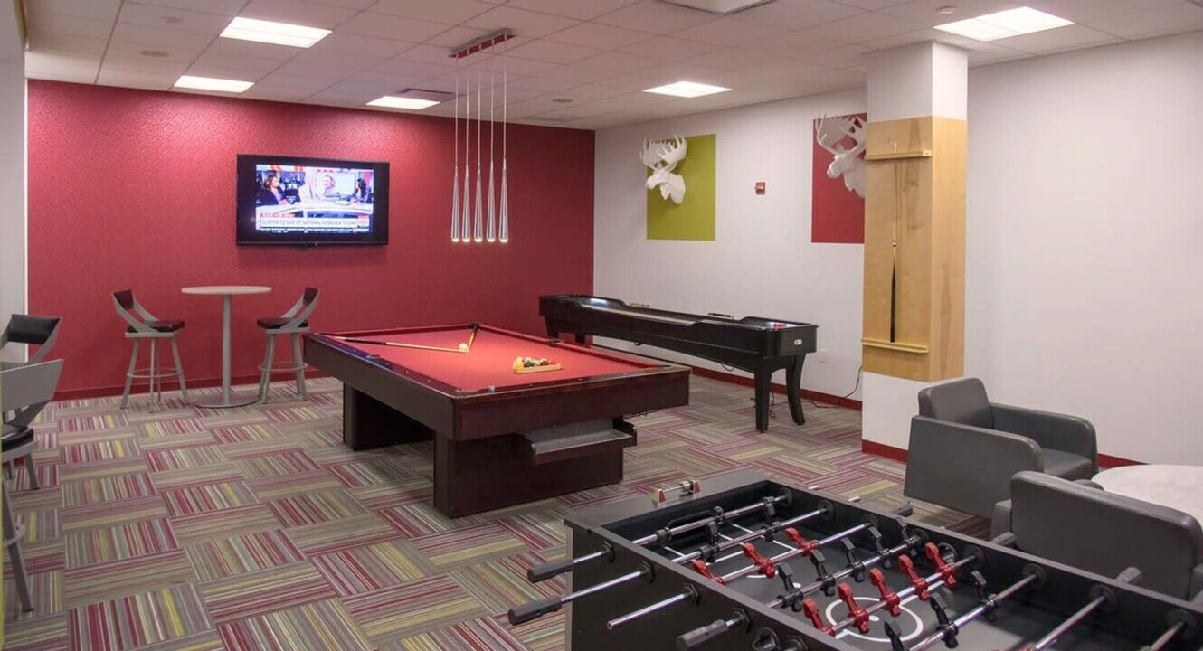 2111 Richmond Hwy-Unit -FL18-ID1022389P in Arlington, VA - Building Photo