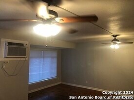 215 Edna in San Antonio, TX - Building Photo