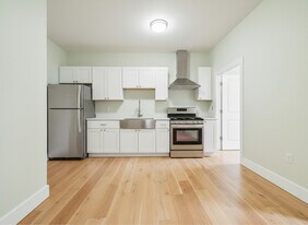 110 8th St in New Bedford, MA - Building Photo