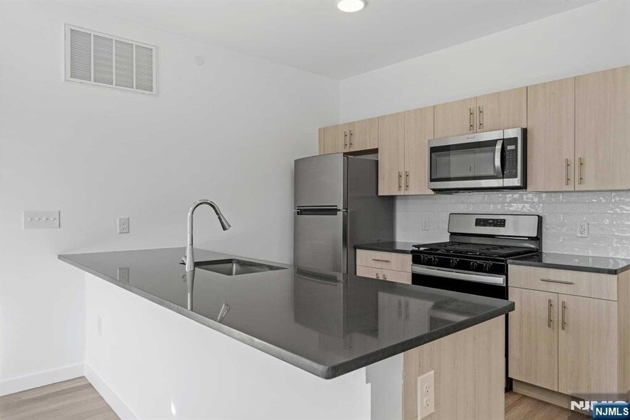 117-121-121 Prospect Ave, Unit 402 in Bayonne, NJ - Building Photo