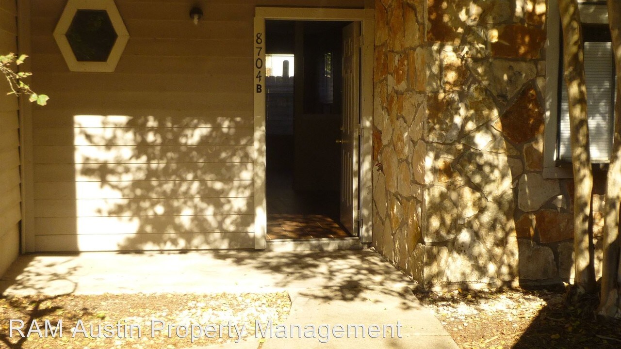 8704 Schick Rd in Austin, TX - Building Photo