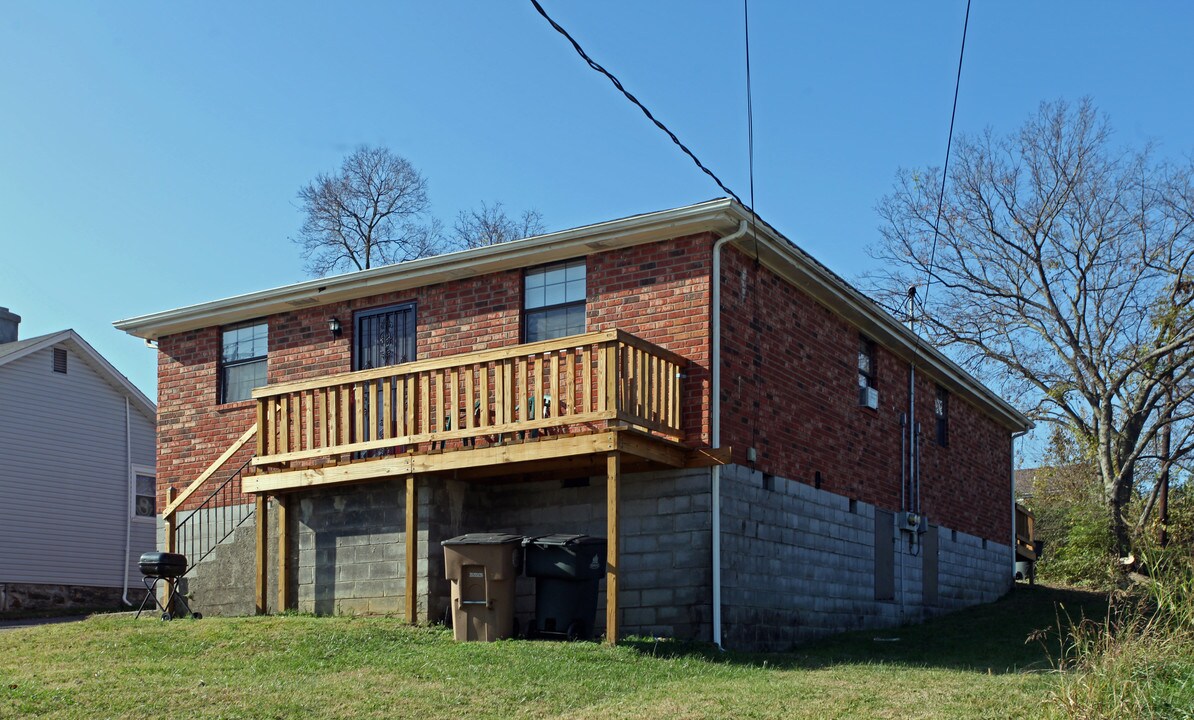 907 33rd Ave N in Nashville, TN - Building Photo