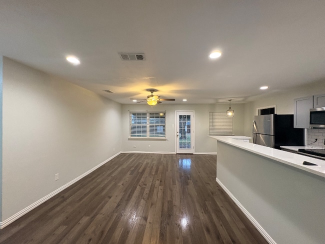 710 McDivitt Dr in Garland, TX - Building Photo - Building Photo