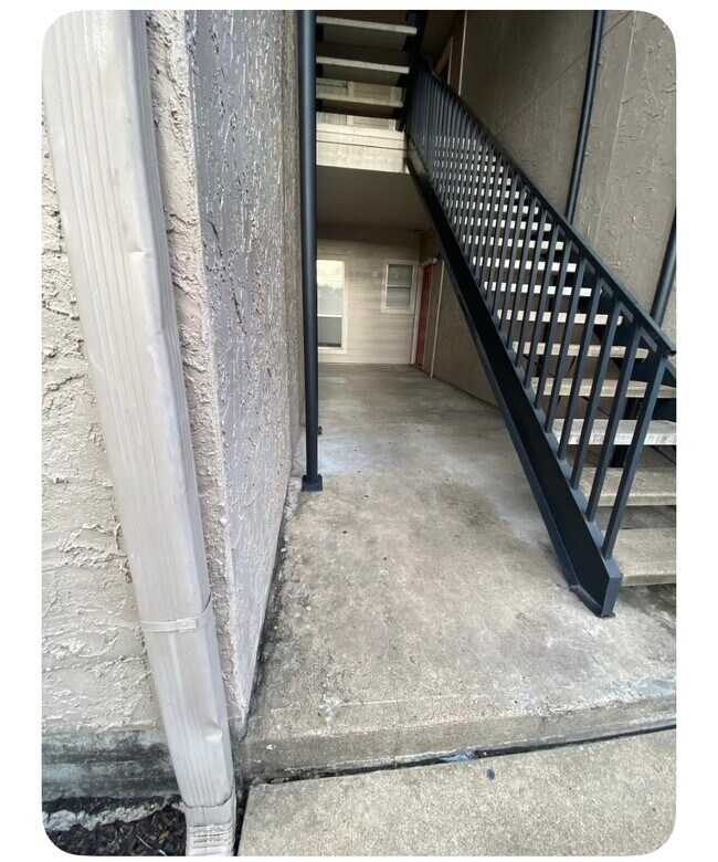 property at 10855 Meadowglen Ln