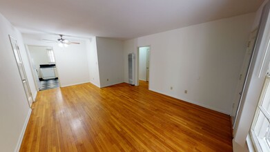 MCC in Los Angeles, CA - Foto de edificio - Interior Photo
