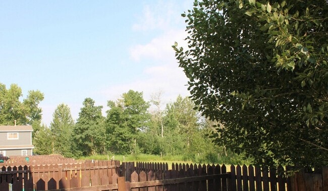 Willowbrook Townhomes in Dawson Creek, BC - Building Photo - Building Photo