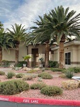 7123 S Durango Dr in Las Vegas, NV - Building Photo - Building Photo