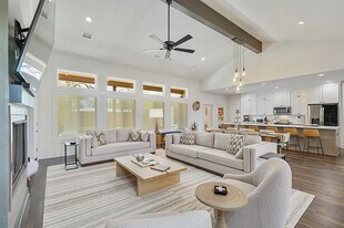 401 W Brookside Dr in Bryan, TX - Building Photo