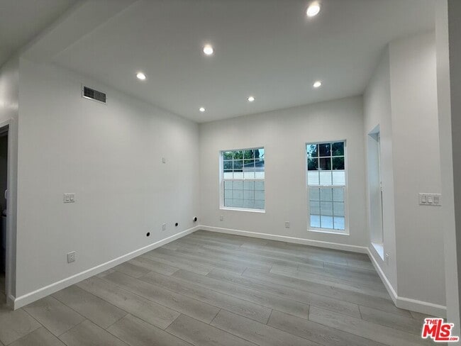 7701 Vantage Ave in Los Angeles, CA - Building Photo - Building Photo