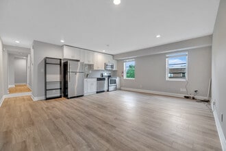 1679 Montello Ave NE, Unit #2 in Washington, DC - Foto de edificio - Building Photo
