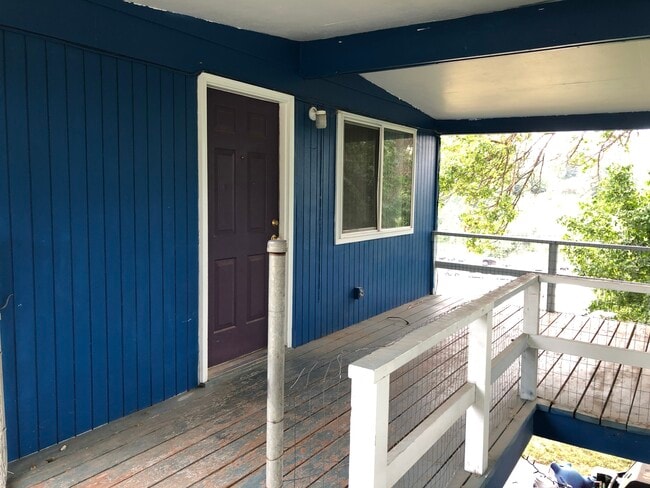 625 SE Taylor St, Unit Upper in Pullman, WA - Foto de edificio - Building Photo