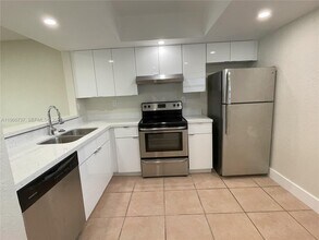 2202 San Remo Cir in Homestead, FL - Building Photo - Building Photo