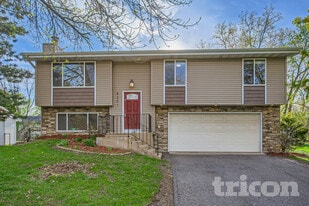 8301 Thomas Ave N in Minneapolis, MN - Building Photo