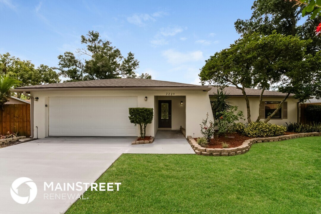 2229 Flaming Arrow Dr in Lakeland, FL - Building Photo