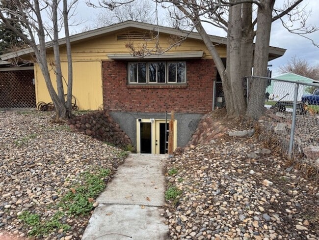 property at 2405 Sunset Dr