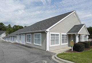 Hawthorne at the Pines in Aberdeen, NC - Foto de edificio - Building Photo