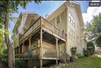 210 Columbia Pl W in Chapel Hill, NC - Building Photo - Building Photo