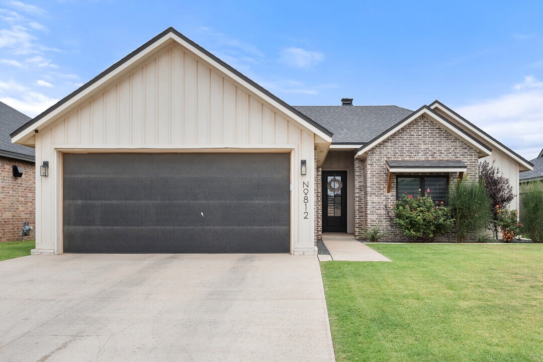 812 N 2nd St in Wolfforth, TX - Building Photo